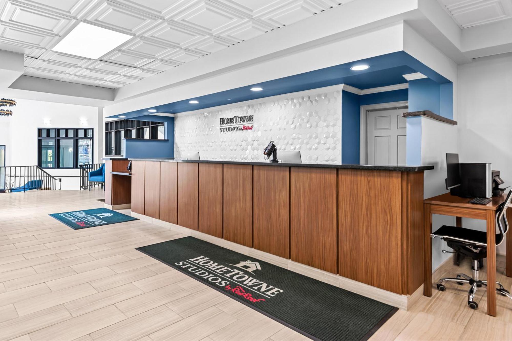 Hometowne Studios By Red Roof & Conference Center Cortland Extérieur photo