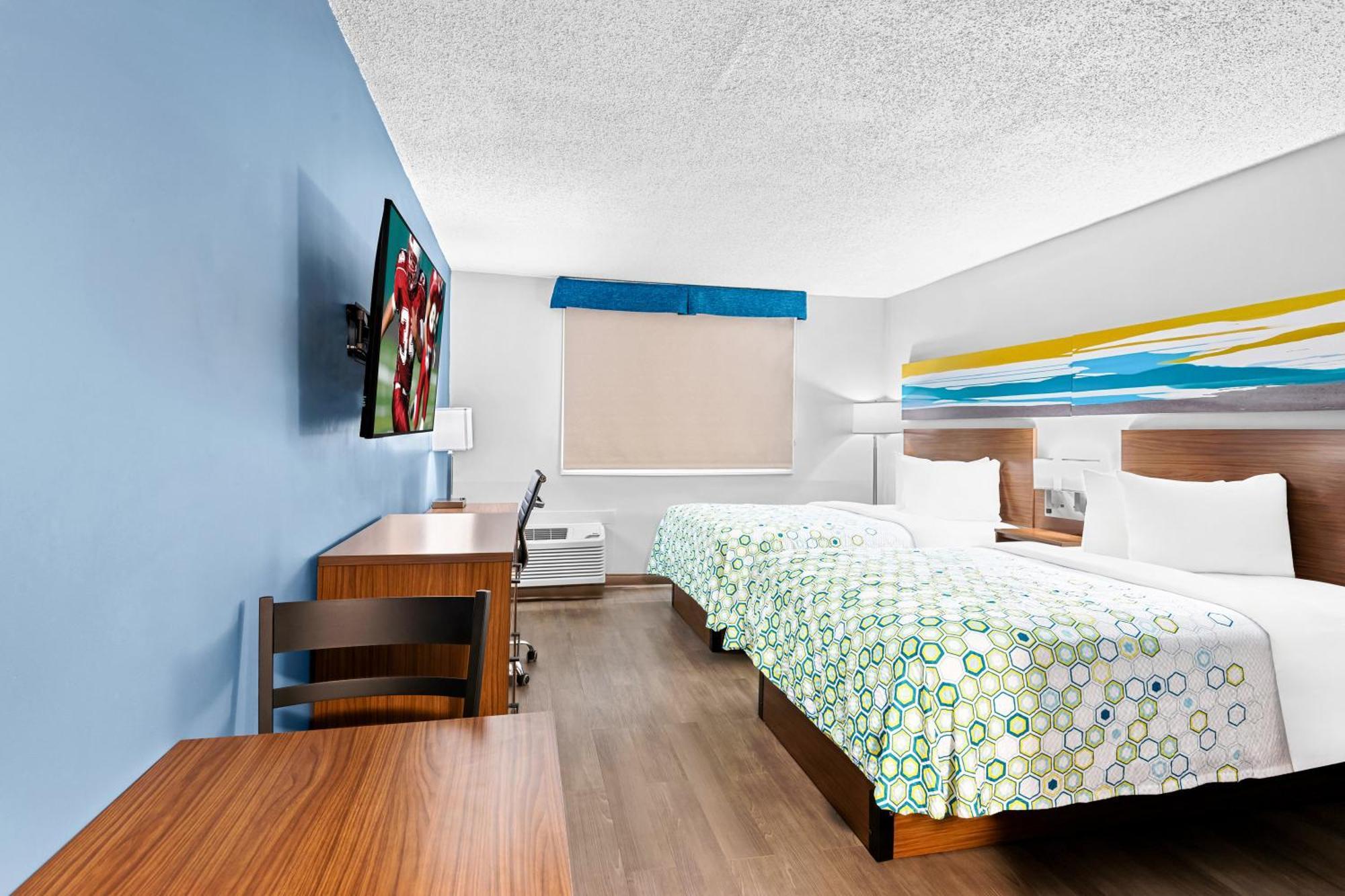 Hometowne Studios By Red Roof & Conference Center Cortland Extérieur photo