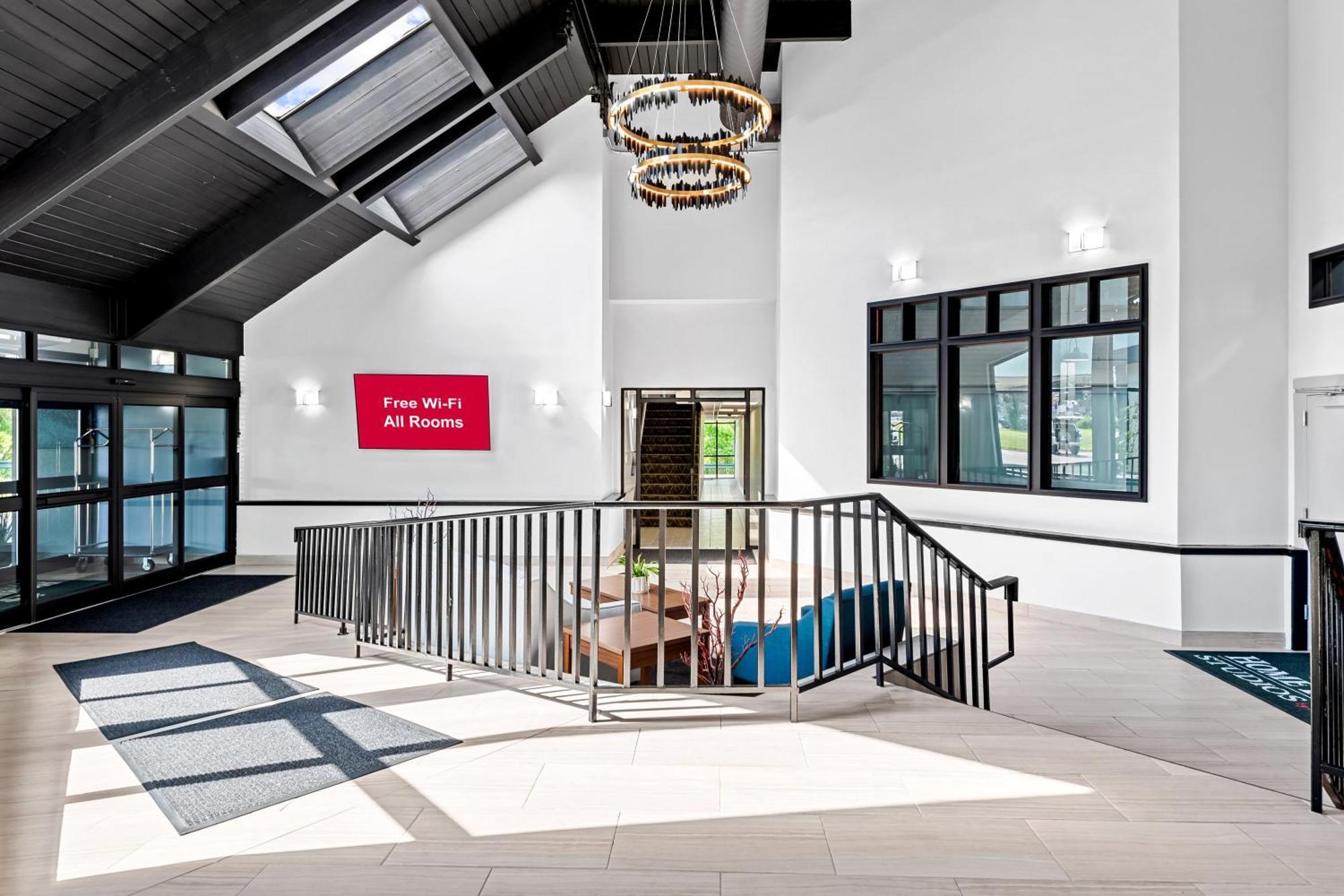 Hometowne Studios By Red Roof & Conference Center Cortland Extérieur photo