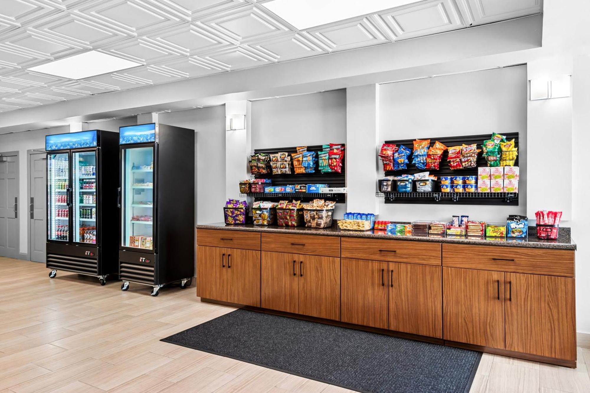 Hometowne Studios By Red Roof & Conference Center Cortland Extérieur photo
