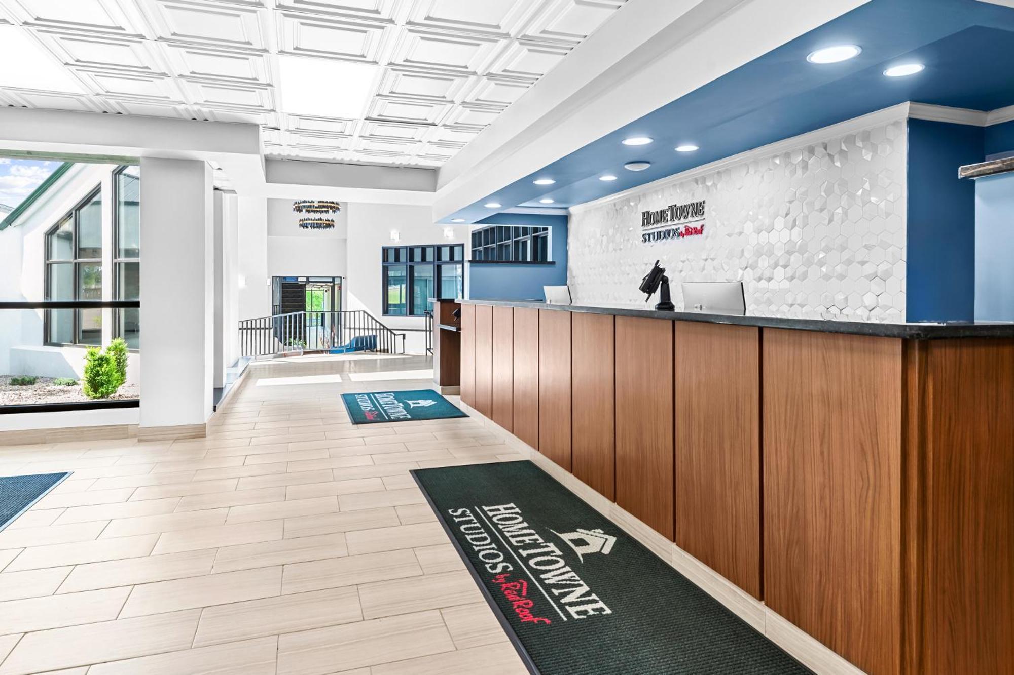 Hometowne Studios By Red Roof & Conference Center Cortland Extérieur photo